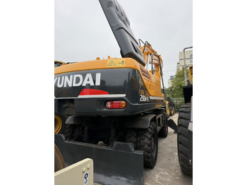 Колісний екскаватор HYUNDAI R210
