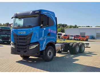 Вантажівка шасі IVECO S-WAY