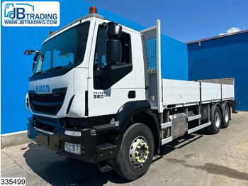 Бортова вантажівка/ Платформа IVECO Trakker