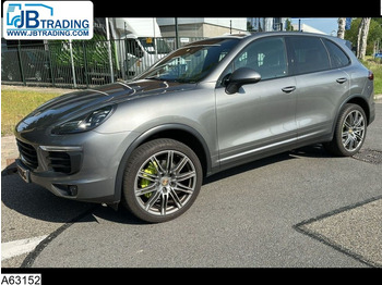 Легковий автомобіль PORSCHE