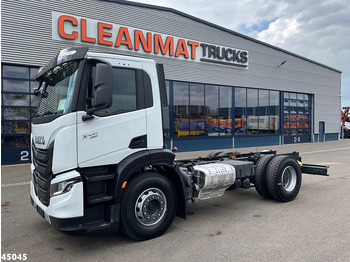 Вантажівка шасі IVECO Stralis