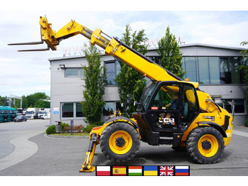 Телескопічний фронтальний навантажувач JCB