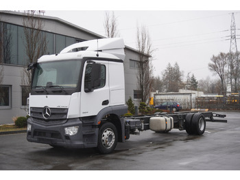 Вантажівка шасі MERCEDES-BENZ Actros 1824