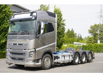 Вантажівка з маніпулятором VOLVO FH16 750 8x4x4 / 750 HP! / Frame 685 cm / Steered 4th axle: фото 2