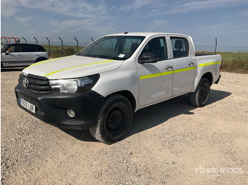 Пікап TOYOTA Hilux