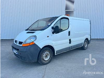 Вантажівка з закритим кузовом RENAULT Trafic