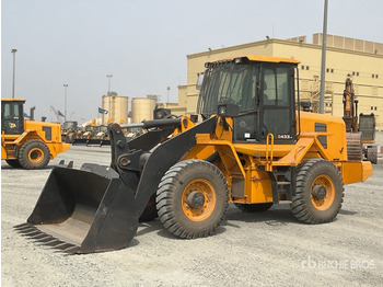 Колісний навантажувач JCB