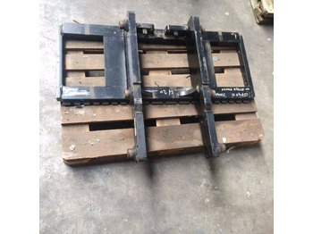 Навісне обладнання CATERPILLAR