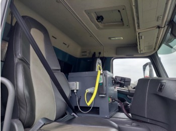 Вантажівка цистерна VOLVO FM: фото 4