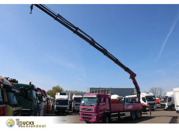 Вантажівка з маніпулятором VOLVO FM 370