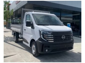 Самоскид вантажівка NISSAN
