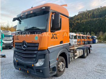 Контейнеровоз/ Змінний кузов вантажівка MERCEDES-BENZ