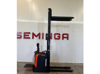 Штабелер TOYOTA