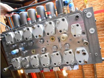 Гідравлічний клапан NEW HOLLAND