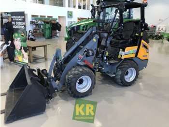 Компактний фронтальний навантажувач GIANT