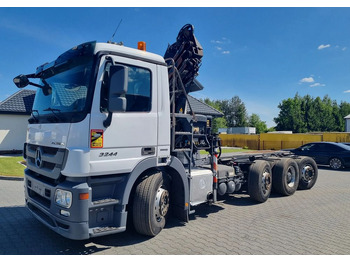 Вантажівка шасі MERCEDES-BENZ Actros 3244