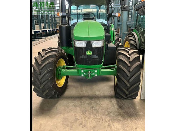 Трактор John Deere 5115m: фото 2