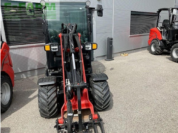 Компактний фронтальний навантажувач Manitou mla2-25: фото 3