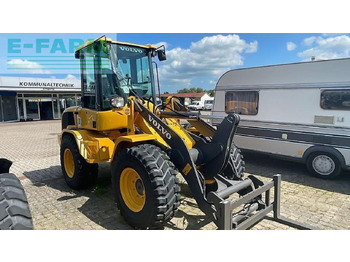 Міні-екскаватор VOLVO L30