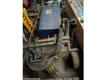 Підмітально-прибиральна машина