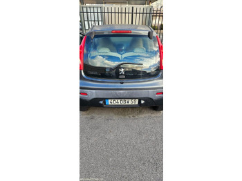 Легковий автомобіль PEUGEOT