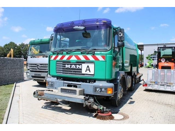 Підмітально-прибиральна машина MAN M2000