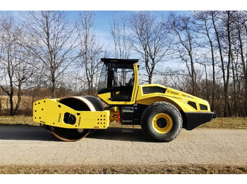 Каток BOMAG
