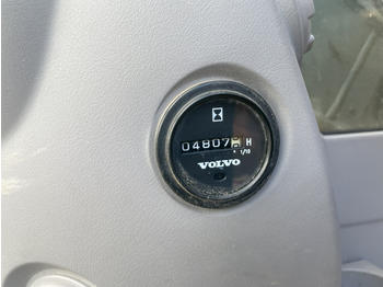 Гусеничний екскаватор VOLVO ECR145D: фото 4