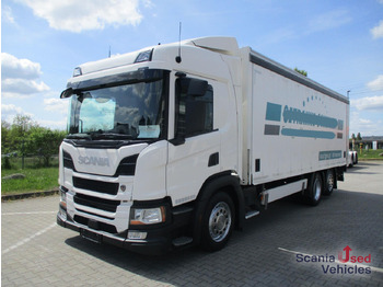 Для перевезення напоїв вантажівка SCANIA P 320