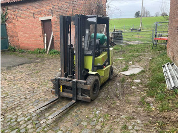 Навантажувач вилковий 2001 CLARK CGP 25 H FORKLIFT: фото 3 Навантажувач вилковий 2001 CLARK CGP 25 H FORKLIFT: фото 3