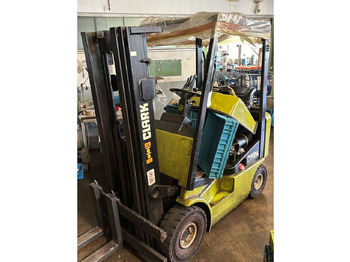 Навантажувач вилковий CLARK