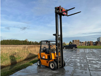 Навантажувач вилковий CLARK