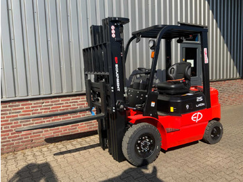 Навантажувач вилковий