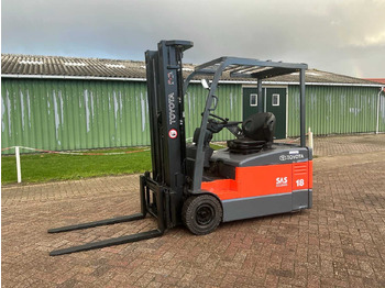 Навантажувач вилковий TOYOTA