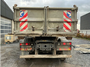 Вантажівка 2011 RENAULT KERAX 460 TRIDEM TRUCK WITH CRANE AND CONTAINER: фото 5