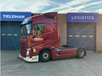 : фото в шапці сторінки