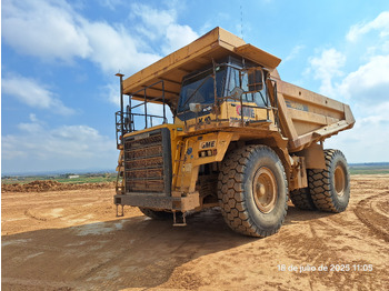 Кар'єрний самоскид KOMATSU HD605