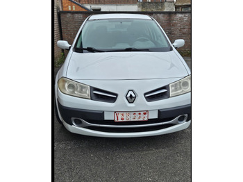 Легковий автомобіль RENAULT