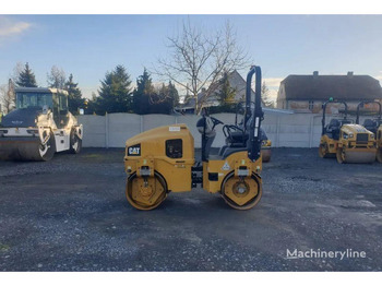 Каток Caterpillar CB 24B road roller: фото 2