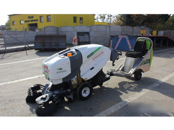 Підмітально-прибиральна машина