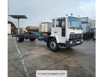 Вантажівка шасі VOLVO FL6