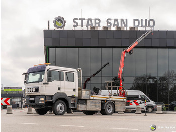 Вантажівка з маніпулятором