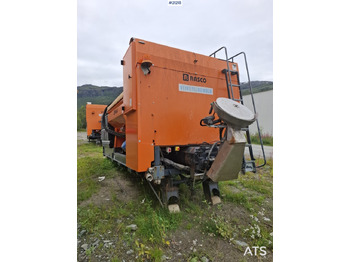 Розкидач піску і cолі