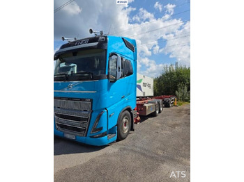 Контейнеровоз/ Змінний кузов вантажівка VOLVO FH