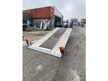 Автовоз причіп Niewiadów Saturn 4,5 x 2,10 sklejka: фото 3 Автовоз причіп Niewiadów Saturn 4,5 x 2,10 sklejka: фото 3