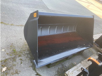 Фронтальний навантажувач для трактора