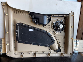 Кабіна й інтер'єр MERCEDES-BENZ