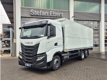 Для перевезення напоїв вантажівка IVECO