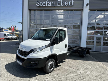 Вантажівка шасі IVECO Daily 50c18