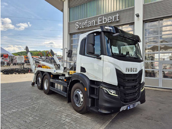 Самоскид вантажівка IVECO X-WAY